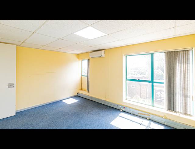 235M² OFFICE TO LET IN FERNDALE